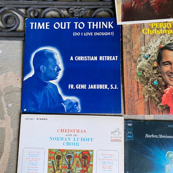 Bundle of 10 Christmas Vinyls- Bing Crosby Christmas, Johnny Cash - Picture 3 of 5